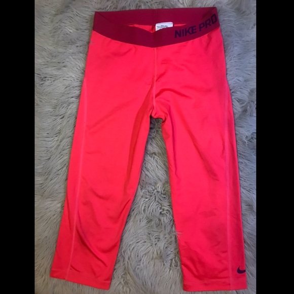 Nike Pants - Nike Pro crop compression pants